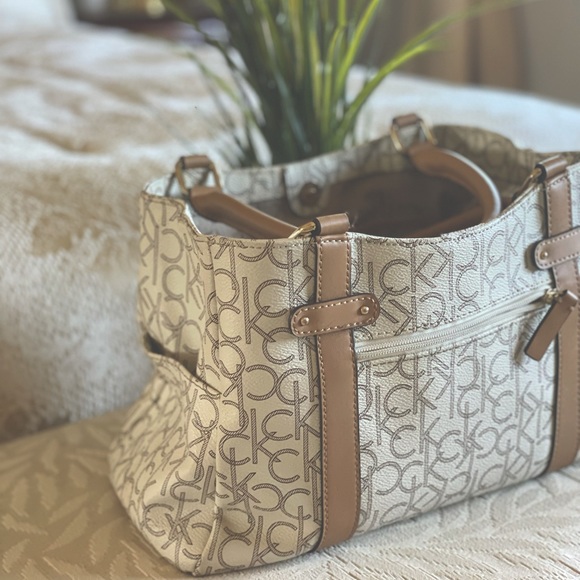 CALVIN KLEIN Monogram Satchel - Picture 4 of 5